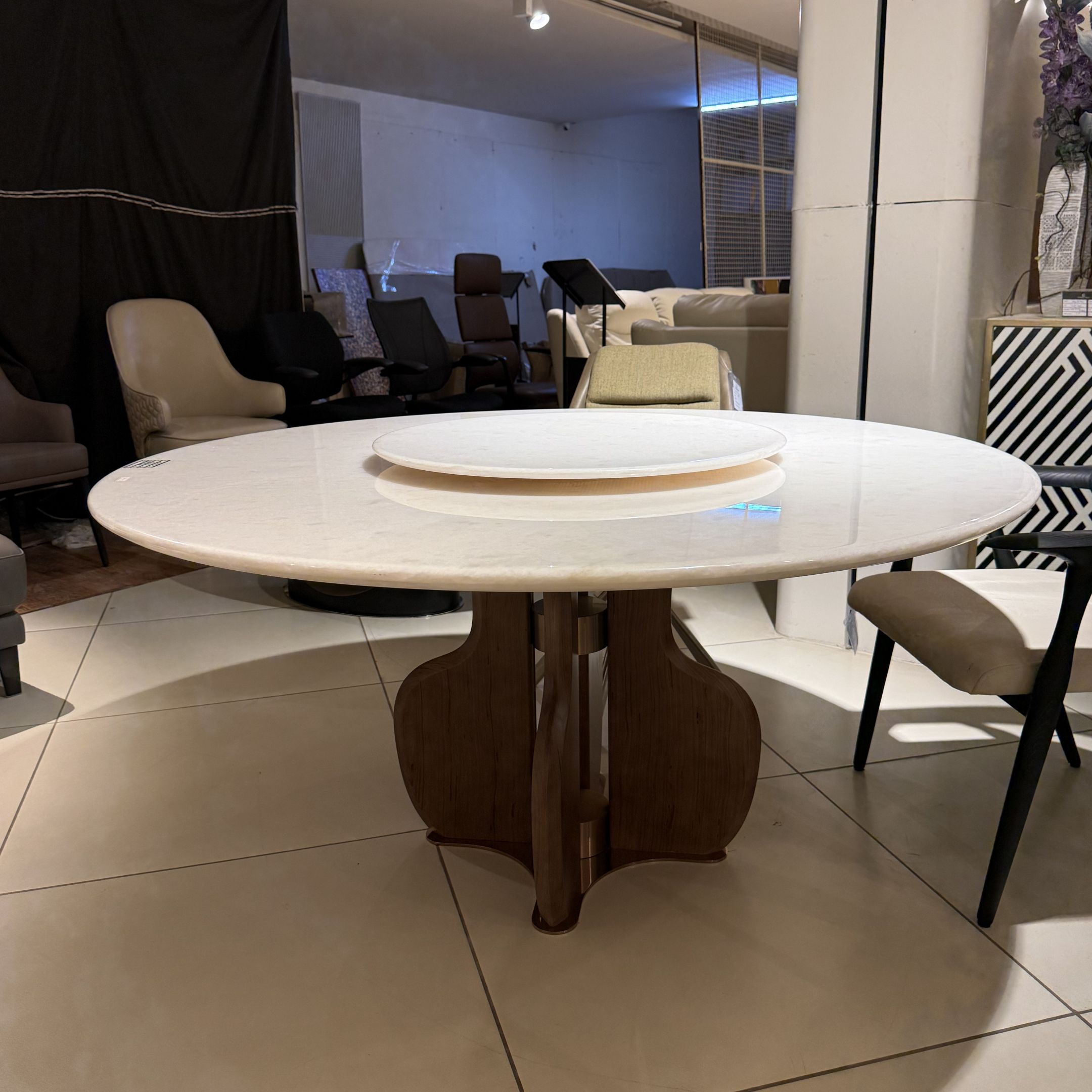 DIVINE – White Onyx Marble Dining Table