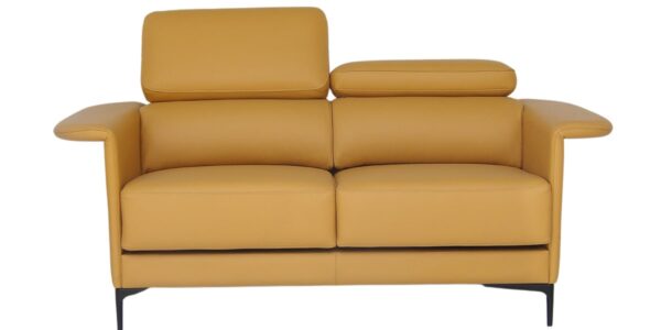 2 SEATER LEATHER SOFA WITH EXTENDABLE SEATS