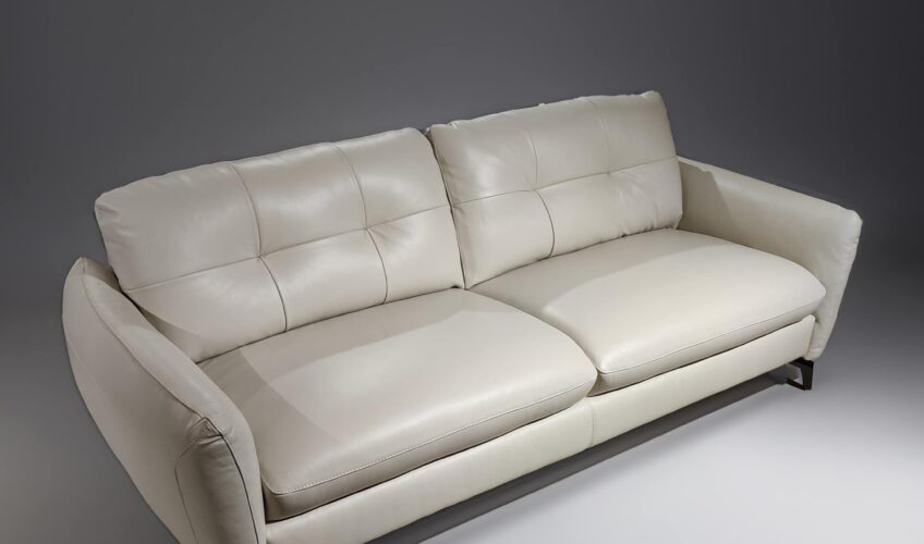 7 Latest Home Decor Design Trends That Will Define 2024 1 Leather Sofa