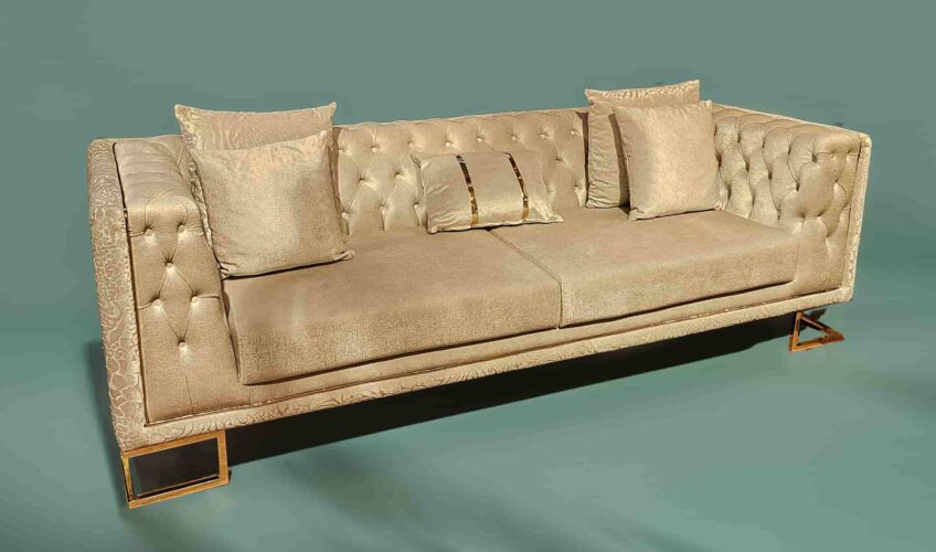 The Perfect Blend: How To Mix Traditional And Modern Sofa Styles For A Stunning Living Room 1 Leather Sofa