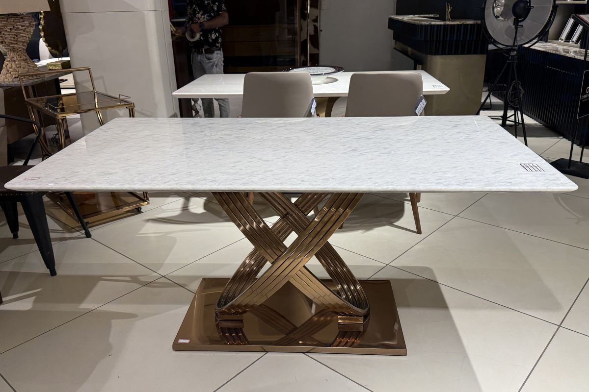 YM5 Dining Table with CT20 Base