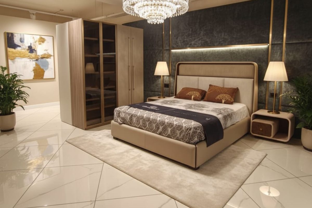 Futura Upholstered Bed with Hydraulic Storage