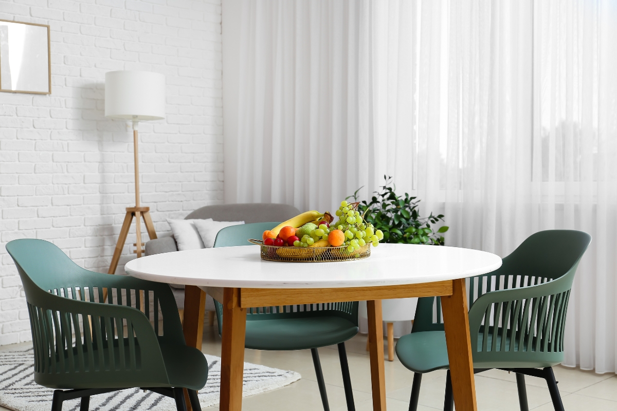 Centerpiece ideas using a shallow bowl of citrus fruit as a budget centrepiece